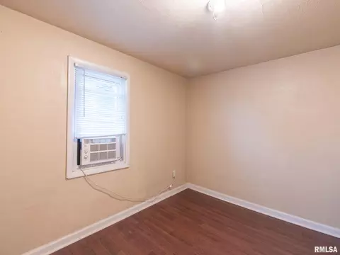 Bedroom - 9713 W Riekena Rd, Mapleton, IL 61547 photo 7 of 10