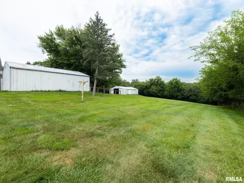 Exterior - 9713 W Riekena Rd, Mapleton, IL 61547 photo 9 of 10