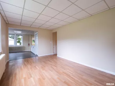 Living - 9713 W Riekena Rd, Mapleton, IL 61547 photo 3 of 6