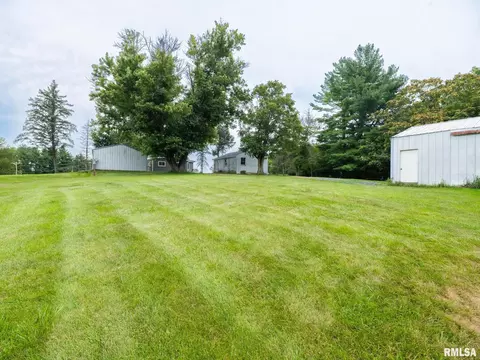 Exterior - 9713 W Riekena Rd, Mapleton, IL 61547 photo 6 of 10