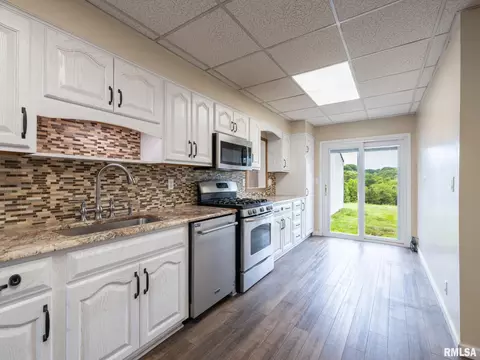 Kitchen - 9713 W Riekena Rd, Mapleton, IL 61547 photo 5 of 6