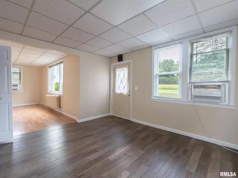 Living - 9713 W Riekena Rd, Mapleton, IL 61547 photo 5 of 6