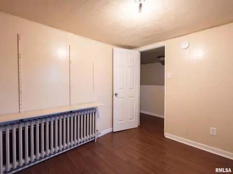 Bedroom - 9713 W Riekena Rd, Mapleton, IL 61547 photo 8 of 10