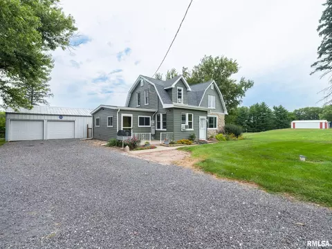 Exterior - 9713 W Riekena Rd, Mapleton, IL 61547 photo 3 of 10