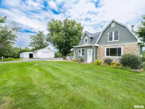Exterior - 9713 W Riekena Rd, Mapleton, IL 61547 photo 2 of 10