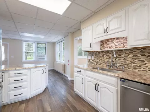 Kitchen - 9713 W Riekena Rd, Mapleton, IL 61547 photo 3 of 6