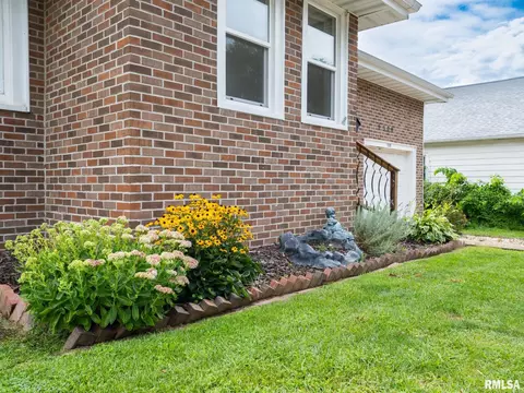 1500 Martha St, Pekin, IL 61554