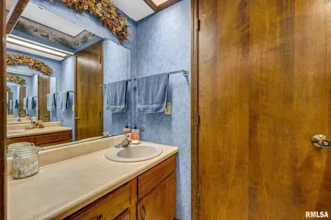 Bath - 800 E 8th St, Delavan, IL 61734 photo 3 of 5