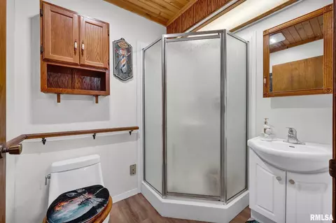 Bath - 800 E 8th St, Delavan, IL 61734 photo 5 of 5