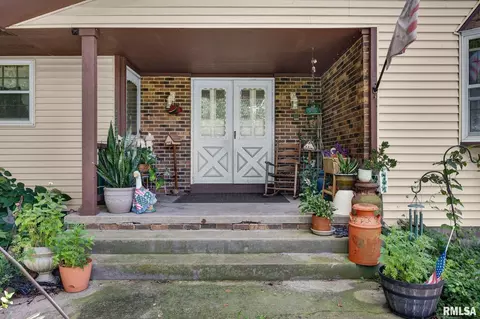 Exterior - 800 E 8th St, Delavan, IL 61734 photo 1 of 9