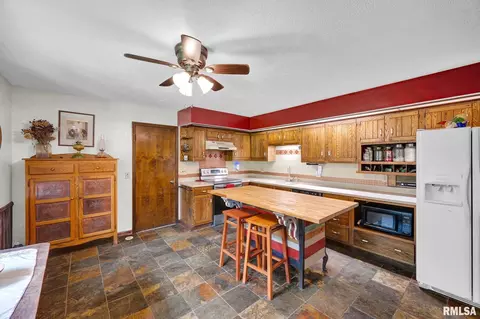 Kitchen - 800 E 8th St, Delavan, IL 61734 photo 1 of 5