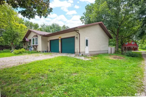 Exterior - 800 E 8th St, Delavan, IL 61734 photo 2 of 9