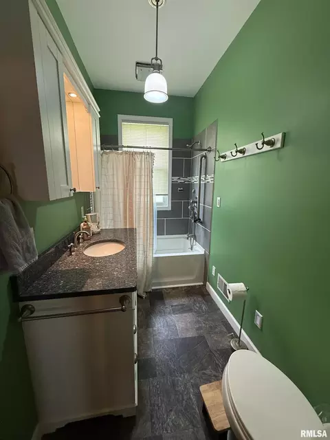 Bath - 518 N Main St, Eureka, IL 61530 photo 1 of 2