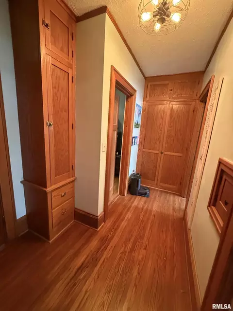 Entry Way - 518 N Main St, Eureka, IL 61530 photo 2 of 5