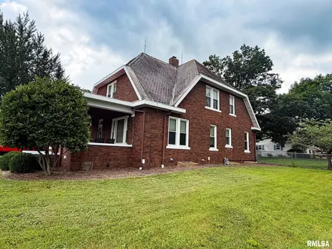 518 N Main St, Eureka, IL 61530 photo 3