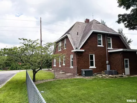 518 N Main St, Eureka, IL 61530 photo 4