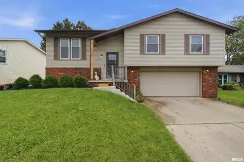 5108 W Timbervue Ct, Peoria, IL 61615
