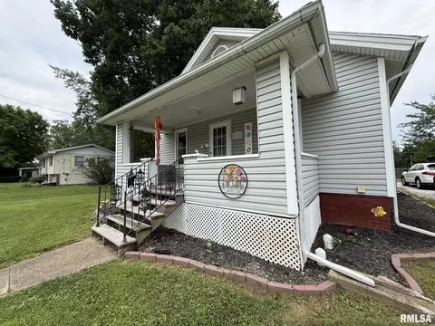 Exterior - 816 S Garfield St, Macomb, IL 61455 photo 1 of 9