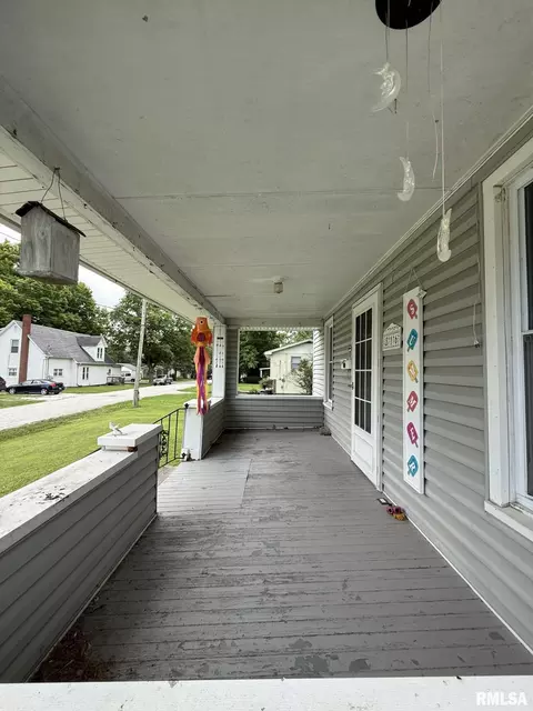 Exterior - 816 S Garfield St, Macomb, IL 61455 photo 3 of 9