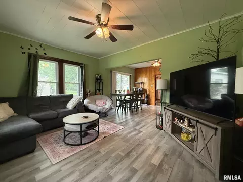 Living - 816 S Garfield St, Macomb, IL 61455 photo 1 of 1