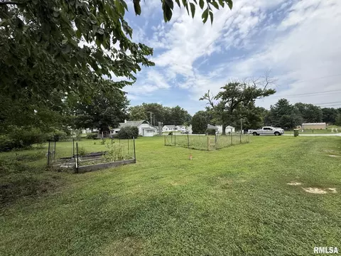 Exterior - 816 S Garfield St, Macomb, IL 61455 photo 8 of 9