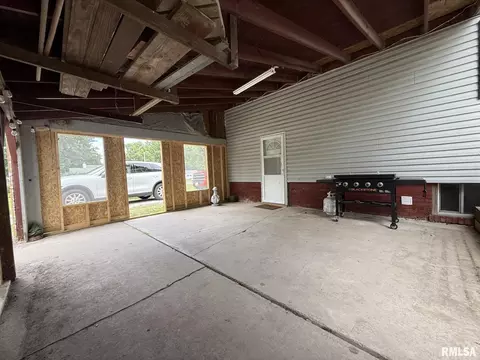 Exterior - 816 S Garfield St, Macomb, IL 61455 photo 5 of 9