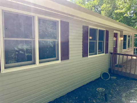 2700 Bloomington Rd, East Peoria, IL 61611