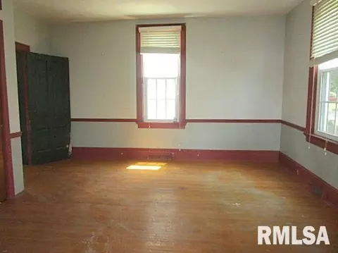 Living - 402 S 7th St, Pekin, IL 61554 photo 4 of 4