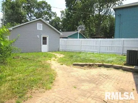 Exterior - 402 S 7th St, Pekin, IL 61554 photo 1 of 1