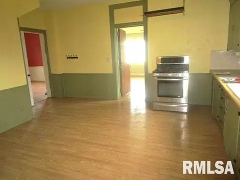 Entry Way - 402 S 7th St, Pekin, IL 61554 photo 1 of 1