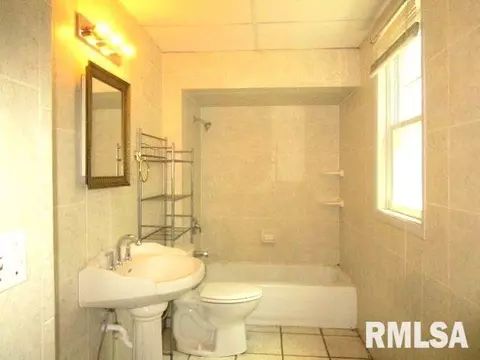 Bath - 402 S 7th St, Pekin, IL 61554 photo 1 of 3