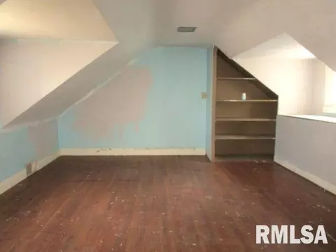 Bedroom - 402 S 7th St, Pekin, IL 61554 photo 3 of 3
