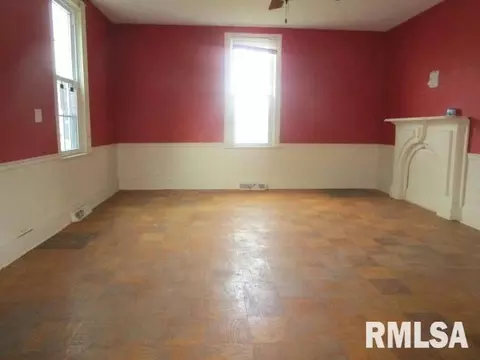 Living - 402 S 7th St, Pekin, IL 61554 photo 1 of 4