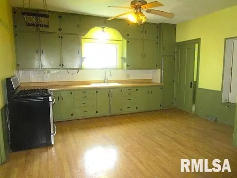 Kitchen - 402 S 7th St, Pekin, IL 61554 photo 1 of 1