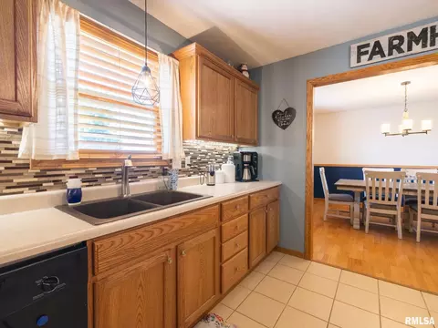 Kitchen - 912 Dennis Dr, Eureka, IL 61530 photo 4 of 5