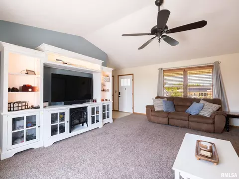 Living - 912 Dennis Dr, Eureka, IL 61530 photo 4 of 5