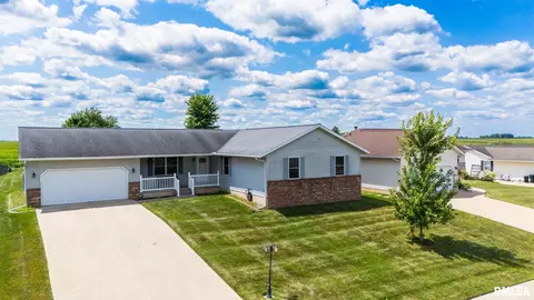 View/Area - 912 Dennis Dr, Eureka, IL 61530 photo 1 of 9