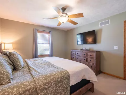 Bedroom - 912 Dennis Dr, Eureka, IL 61530 photo 7 of 14