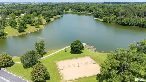 View/Area - 912 Dennis Dr, Eureka, IL 61530 photo 7 of 9