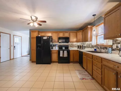 Kitchen - 912 Dennis Dr, Eureka, IL 61530 photo 3 of 5