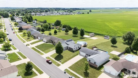 View/Area - 912 Dennis Dr, Eureka, IL 61530 photo 3 of 9