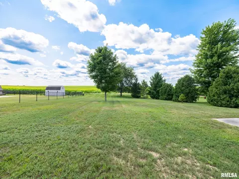 Exterior - 912 Dennis Dr, Eureka, IL 61530 photo 9 of 14