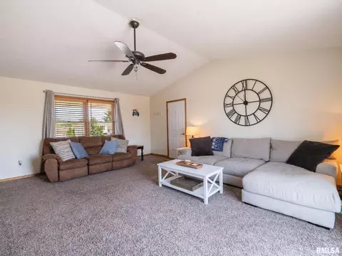 Living - 912 Dennis Dr, Eureka, IL 61530 photo 2 of 5