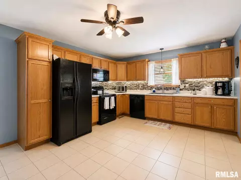 Kitchen - 912 Dennis Dr, Eureka, IL 61530 photo 2 of 5