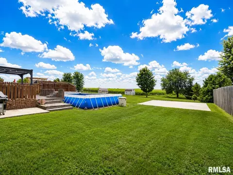 Exterior - 912 Dennis Dr, Eureka, IL 61530 photo 4 of 14