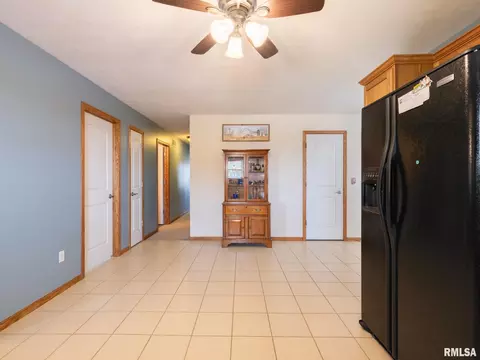 Entry Way - 912 Dennis Dr, Eureka, IL 61530 photo 2 of 2