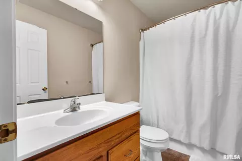 Bath - 2311 W Marks Pl, Dunlap, IL 61525 photo 3 of 3