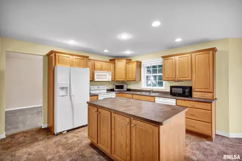 Kitchen - 2311 W Marks Pl, Dunlap, IL 61525 photo 2 of 2