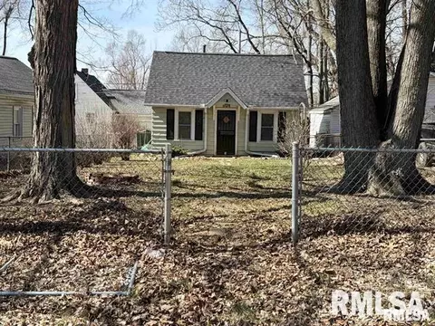 621 S Stewart St, Creve Coeur, IL 61610