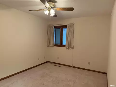 Bedroom - 2103 Maple Ave, Macomb, IL 61455 photo 3 of 4